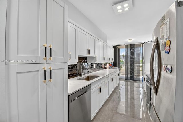 3640 Yacht Club Dr 410, Aventura, FL 33180