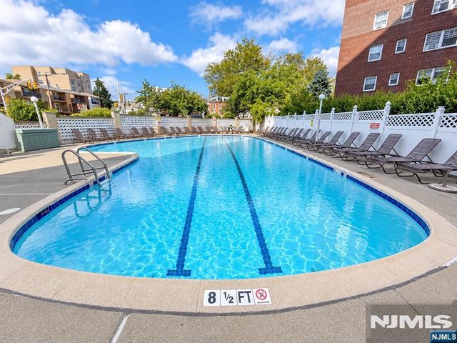 7100 JFK Blvd E 11R, Guttenberg, NJ 07093