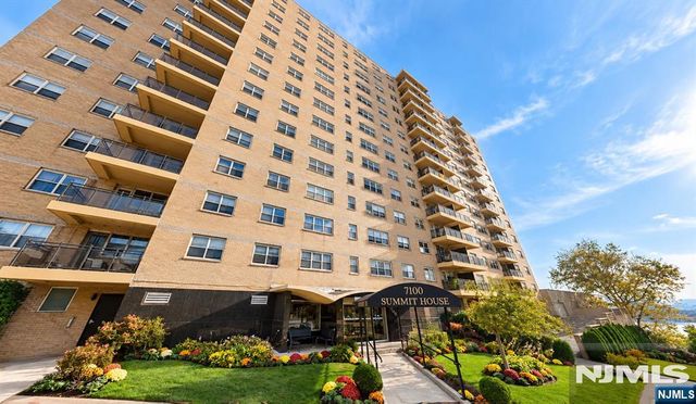 7100 JFK Blvd E 11R, Guttenberg, NJ 07093