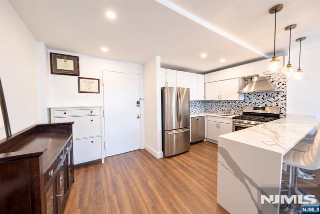7100 JFK Blvd E 11R, Guttenberg, NJ 07093