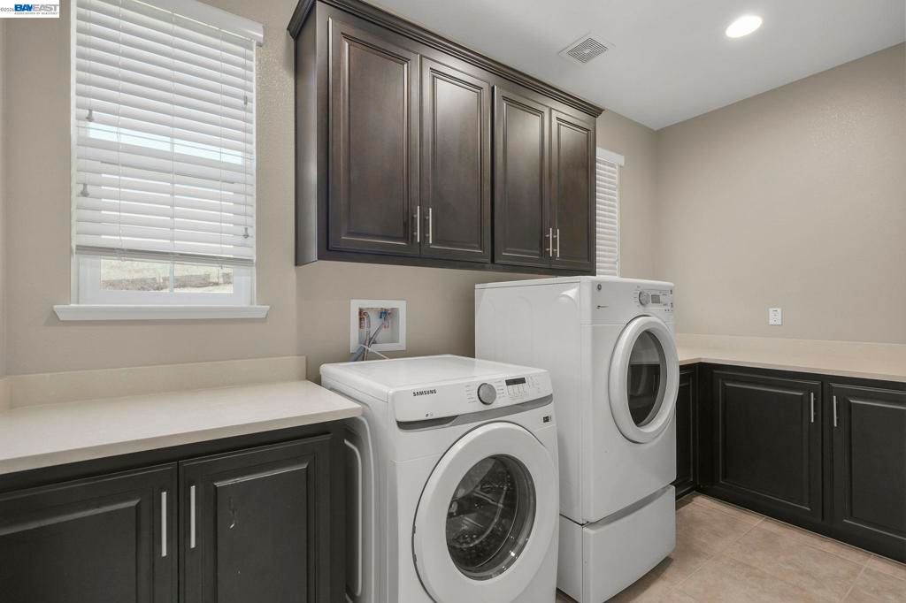 Image 25 of property listing at 4951 Campanille Ct, Dublin, CA 94568