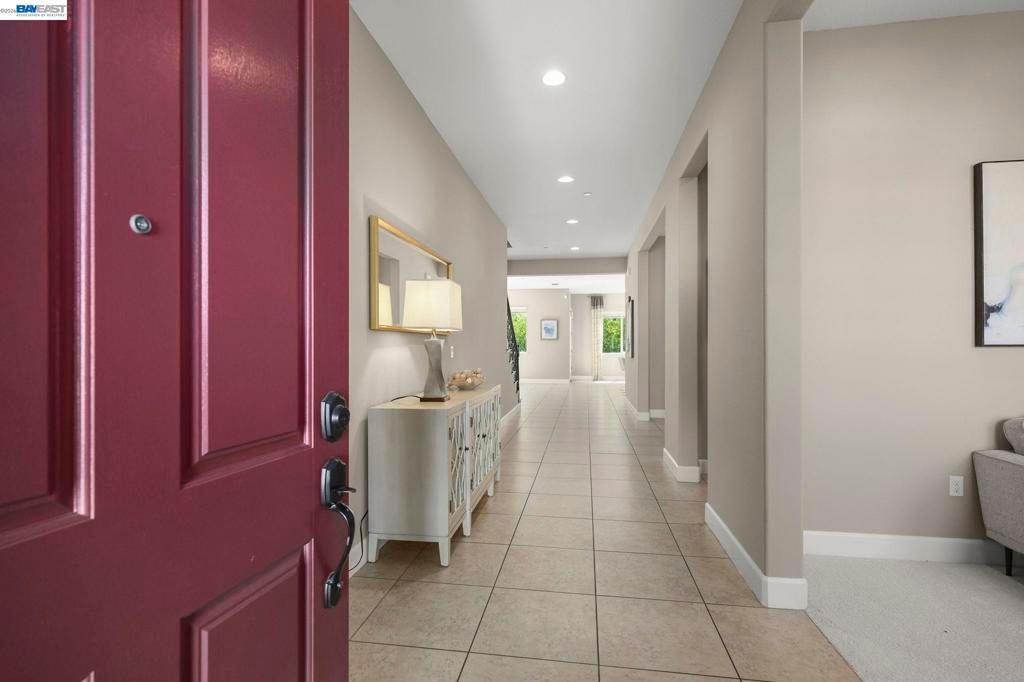 Image 5 of property listing at 4951 Campanille Ct, Dublin, CA 94568