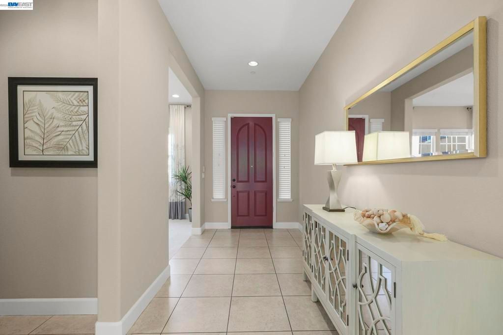 Image 6 of property listing at 4951 Campanille Ct, Dublin, CA 94568