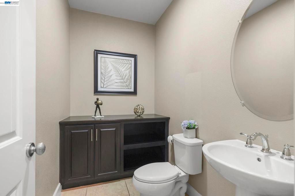 Image 8 of property listing at 4951 Campanille Ct, Dublin, CA 94568