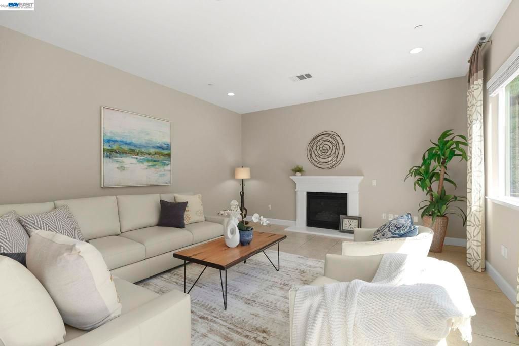Image 9 of property listing at 4951 Campanille Ct, Dublin, CA 94568