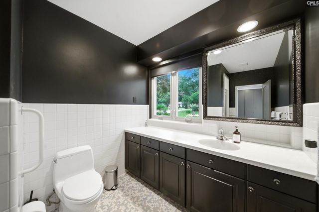 6211 Lakeshore Drive, Columbia, SC 29206