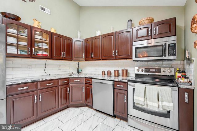 53 SKYLINE DR, Norristown, PA 19403