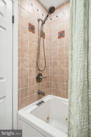 53 SKYLINE DR, Norristown, PA 19403