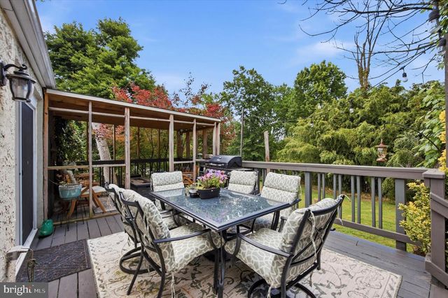 53 SKYLINE DR, Norristown, PA 19403