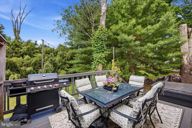 53 SKYLINE DR, Norristown, PA 19403