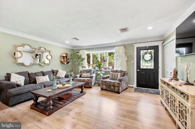 53 SKYLINE DR, Norristown, PA 19403