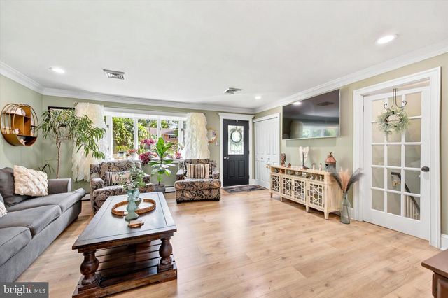 53 SKYLINE DR, Norristown, PA 19403