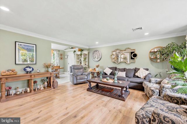 53 SKYLINE DR, Norristown, PA 19403