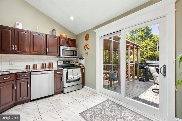 53 SKYLINE DR, Norristown, PA 19403