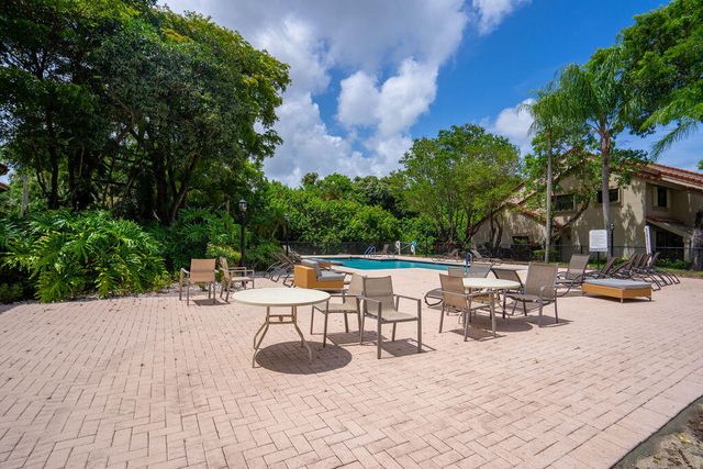 5710 Coach House Circle G, Boca Raton, FL 33486