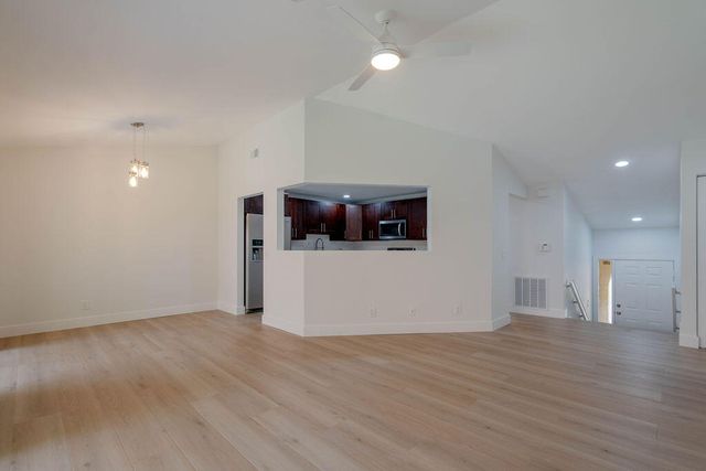 5710 Coach House Circle G, Boca Raton, FL 33486