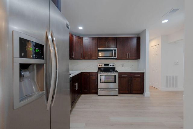 5710 Coach House Circle G, Boca Raton, FL 33486