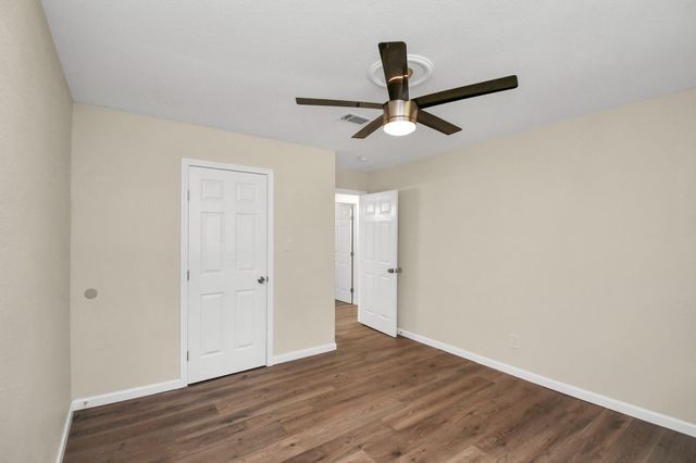 531 Edgebrook Drive, Houston, TX 77034