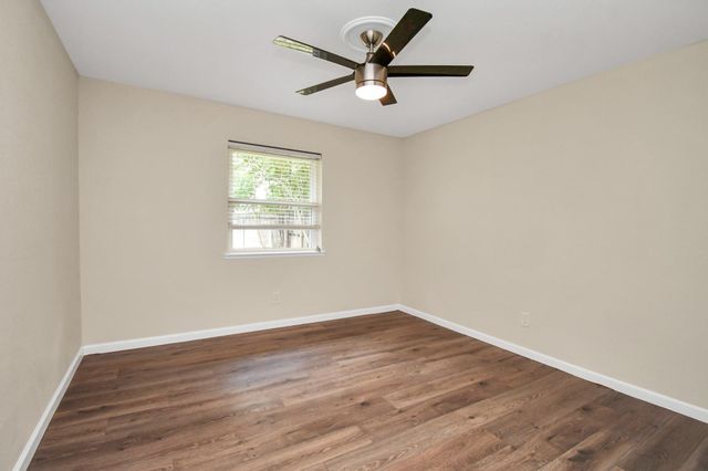 531 Edgebrook Drive, Houston, TX 77034