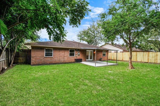 531 Edgebrook Drive, Houston, TX 77034