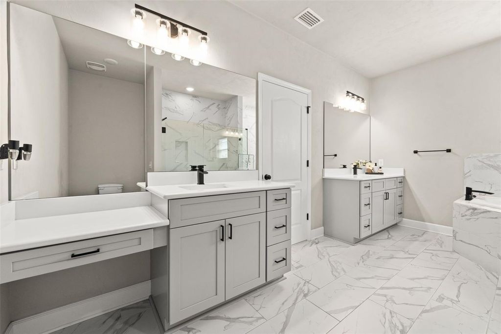 Image 17 of property listing at 24784 SW 21ST LANE, Newberry, FL 32669