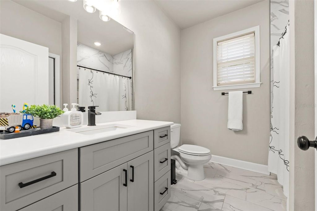 Image 24 of property listing at 24784 SW 21ST LANE, Newberry, FL 32669