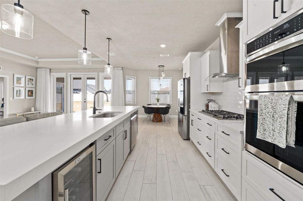 Image 4 of property listing at 24784 SW 21ST LANE, Newberry, FL 32669