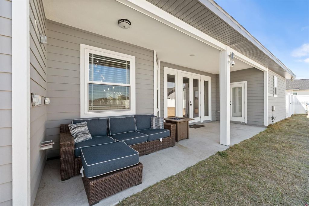 Image 32 of property listing at 24784 SW 21ST LANE, Newberry, FL 32669