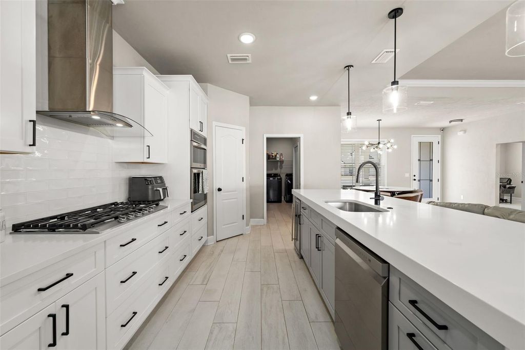 Image 7 of property listing at 24784 SW 21ST LANE, Newberry, FL 32669