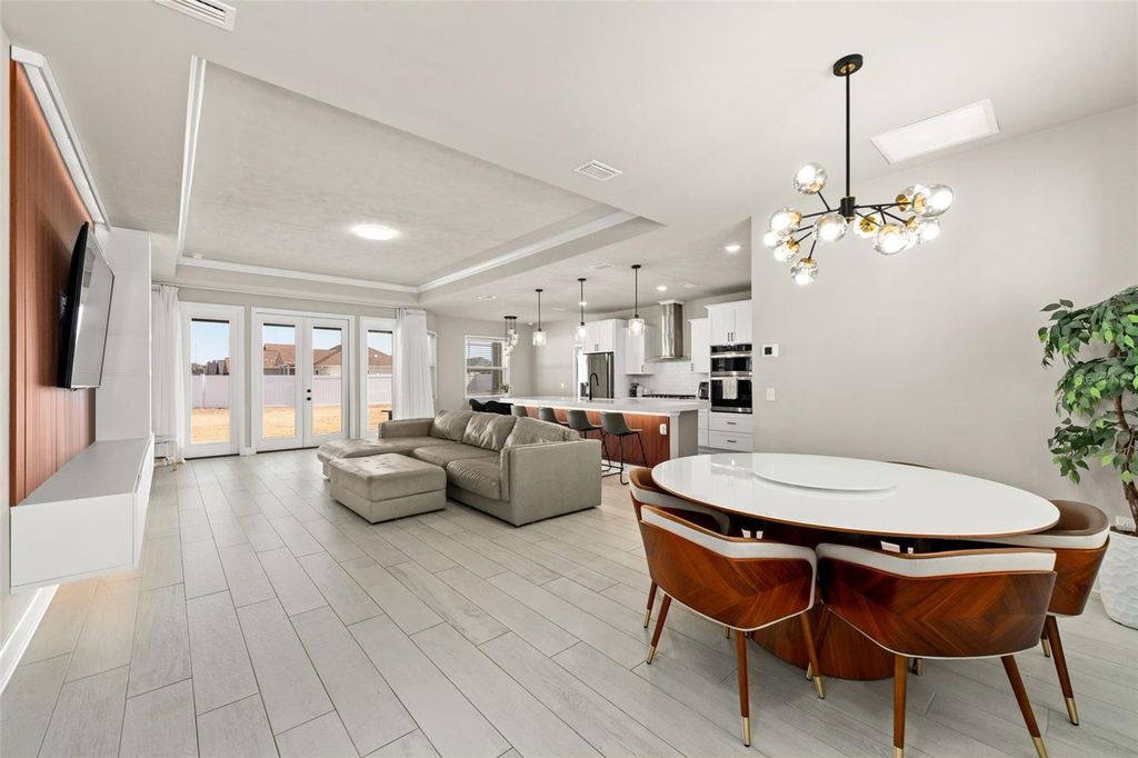 Image 10 of property listing at 24784 SW 21ST LANE, Newberry, FL 32669