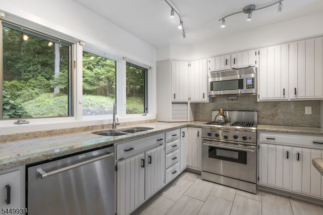 101 Rippling Brook Way, Bernardsville Boro, NJ 07924
