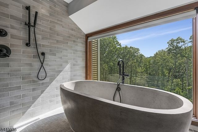 101 Rippling Brook Way, Bernardsville Boro, NJ 07924