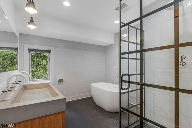 101 Rippling Brook Way, Bernardsville Boro, NJ 07924