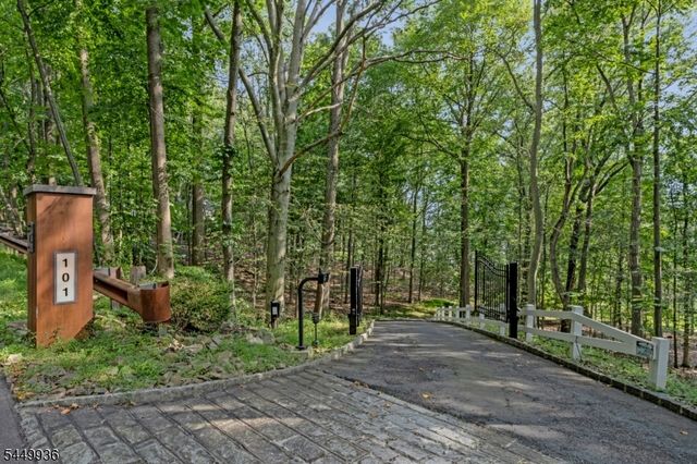 101 Rippling Brook Way, Bernardsville Boro, NJ 07924