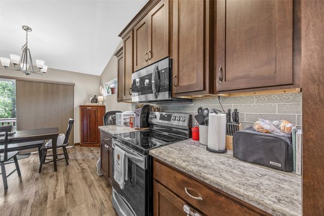 1710 Bobcat Dr NW, Cedar Rapids, IA 52405