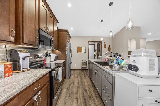 1710 Bobcat Dr NW, Cedar Rapids, IA 52405