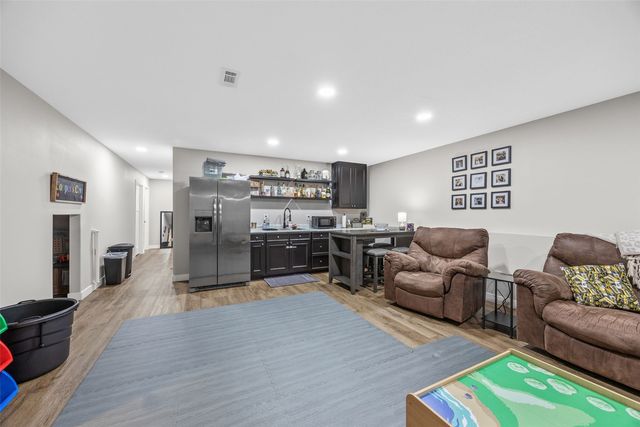 1710 Bobcat Dr NW, Cedar Rapids, IA 52405