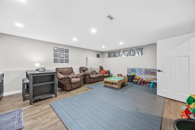 1710 Bobcat Dr NW, Cedar Rapids, IA 52405