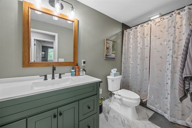 1710 Bobcat Dr NW, Cedar Rapids, IA 52405