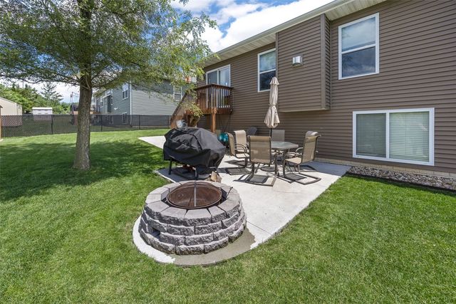 1710 Bobcat Dr NW, Cedar Rapids, IA 52405