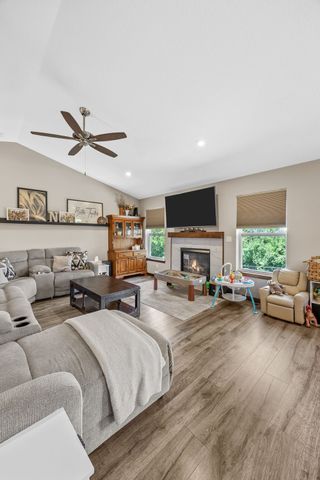 1710 Bobcat Dr NW, Cedar Rapids, IA 52405