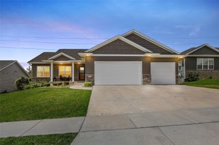 1710 Bobcat Dr NW, Cedar Rapids, IA 52405