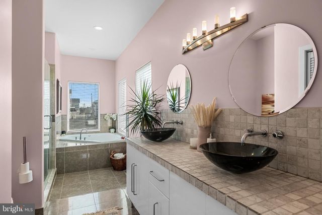 420 W 17TH AVE, North Wildwood, NJ 08260