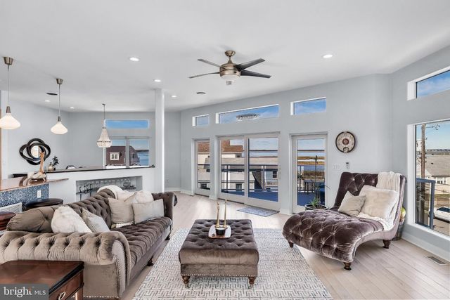 420 W 17TH AVE, North Wildwood, NJ 08260