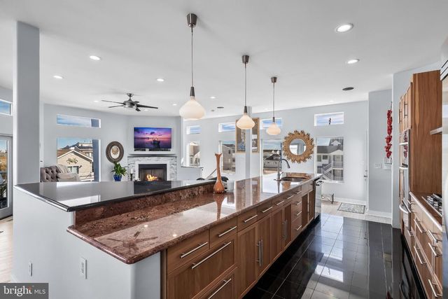 420 W 17TH AVE, North Wildwood, NJ 08260