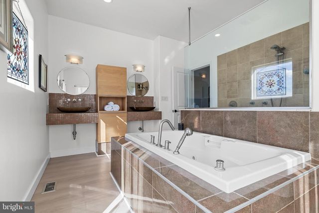 420 W 17TH AVE, North Wildwood, NJ 08260