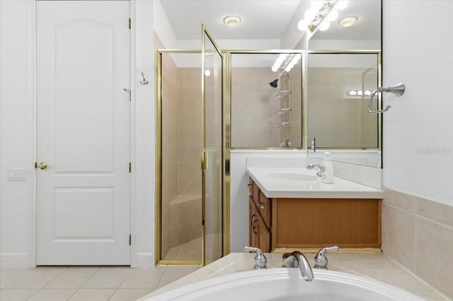 6515 MOORINGS POINT CIRCLE 102, Lakewood Ranch, FL 34202