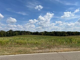 Crystal Lake Avenue NW, Canal Fulton, OH 44614