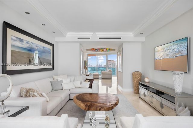 300 Pointe Dr 2806, Miami Beach, FL 33139