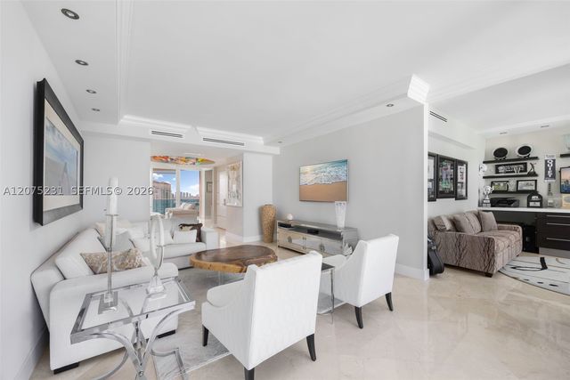 300 Pointe Dr 2806, Miami Beach, FL 33139